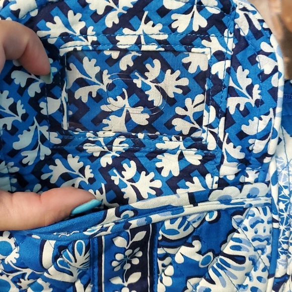 *SOLD* Vera Bradley Crossbody - Picture 3 of 5